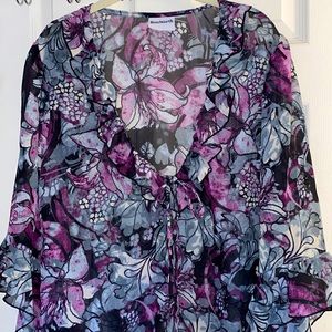 Bon Worth SZ L. Covering ,scoop neck, ties  in front.